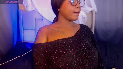 Snapshot of mimi_gil chatting on 02.14.26 Mimi online show from 02.14.26