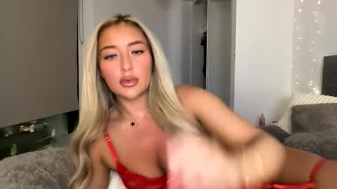 Mimi Monroe  online show from 01.11.26