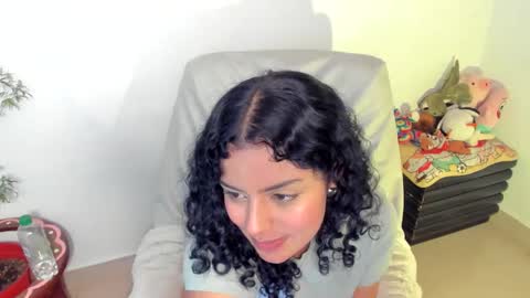 Snapshot of mimi_sa chatting on 11.19.25 Mimii online show from 11.19.25