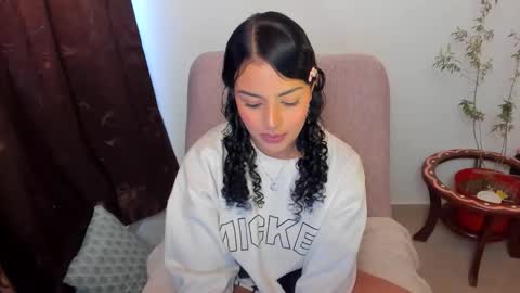 Snapshot of mimi_sa chatting on 11.30.25 Mimii online show from 11.30.25