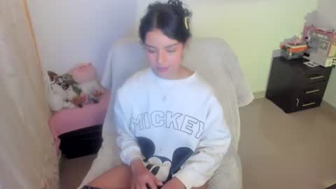 Snapshot of mimi_sa chatting on 06.19.26 Mimii online show from 06.19.26