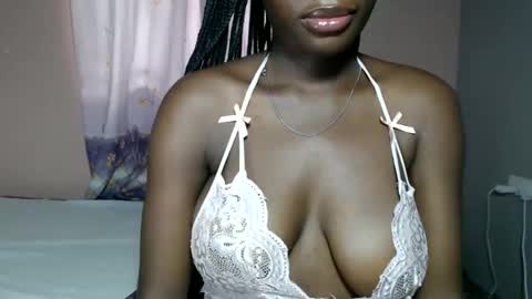 Snapshot of mimiebony chatting on 05.16.26 mimiebony online show from 05.16.26