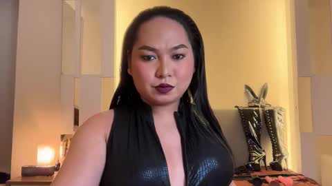 Queen Mimi online show from 10.02.25