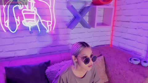 Snapshot of min_minjil chatting on 01.07.25 Minji online show from 01.07.25