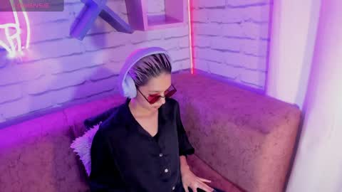 Snapshot of min_minjil chatting on 01.08.25 Minji online show from 01.08.25