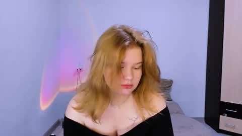 hi Im Mina  online show from 11.30.25