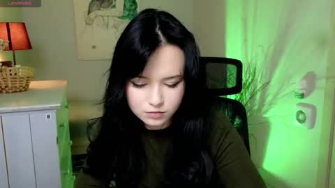 Snapshot of mina_yoon chatting on 10.04.25 Mina online show from 10.04.25