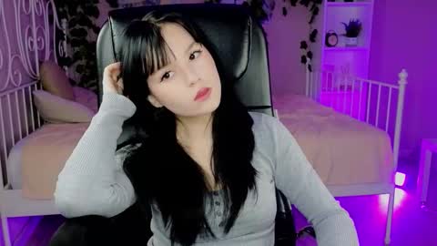 Snapshot of mina_yoon chatting on 10.16.25 Mina online show from 10.16.25