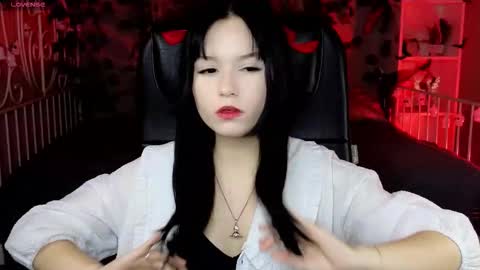 Snapshot of mina_yoon chatting on 10.31.25 Mina online show from 10.31.25