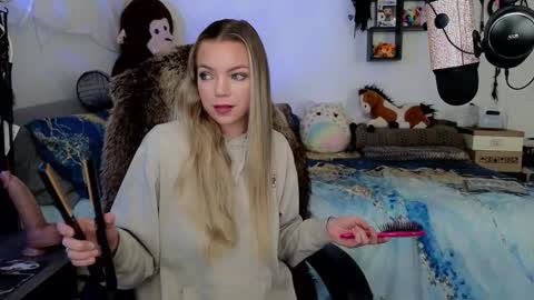 Mindy Mars online show from 11.05.25