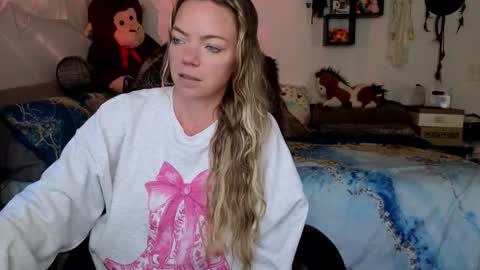 Mindy Mars online show from 11.10.25