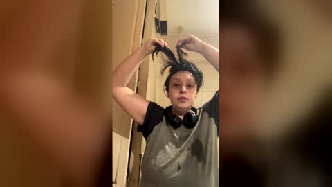 Snapshot of mindyourbusiness123 chatting on 04.05.26 please subscribe to my fansly please no video or photos must be recorded or re sold online show from 04.05.26