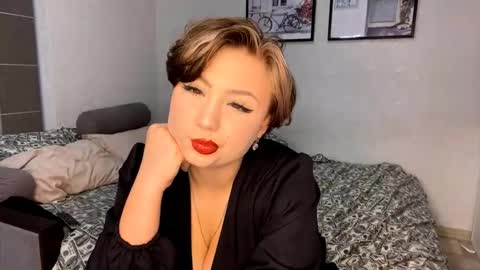 Luna Moon online show from 10.10.25