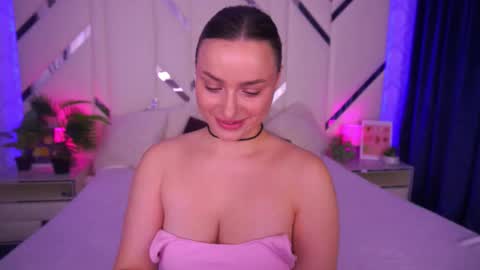 Snapshot of minifox_ chatting on 11.15.25 minifox_ online show from 11.15.25