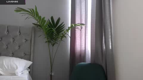 Snapshot of minikunis chatting on 10.20.25 Mini Mila Kunis ft Ashton Katchero. Follow me to stay in touch online show from 10.20.25