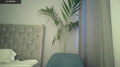 Snapshot of minikunis chatting on 10.25.25 Mini Mila Kunis ft Ashton Katchero. Follow me to stay in touch online show from 10.25.25