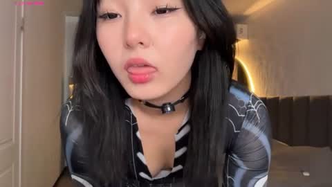 Snapshot of minnie_joy_ chatting on 06.19.26 Joy online show from 06.19.26