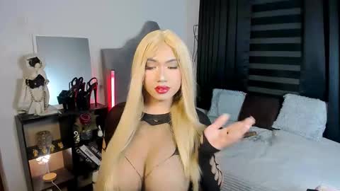 Snapshot of minty_hill chatting on 02.15.26 MARIANE online show from 02.15.26