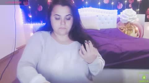 Snapshot of mira_cle_ chatting on 10.28.25 mira_cle_ online show from 10.28.25