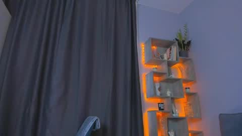 Mira  follow my fansly  online show from 05.24.26
