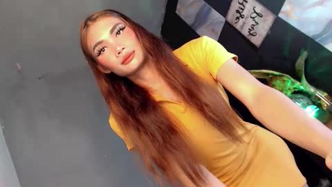 Snapshot of miraclegirl23 chatting on 10.18.25 Zoey online show from 10.18.25