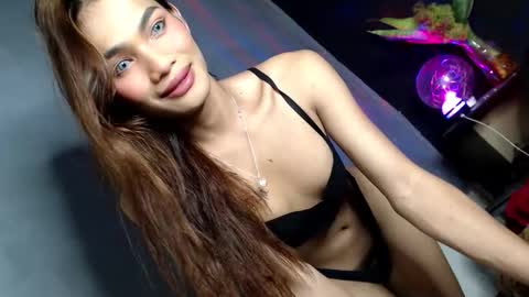 Snapshot of miraclegirl23 chatting on 11.27.25 Zoey online show from 11.27.25