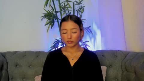 Snapshot of miranda_villa chatting on 12.15.25 Miranda online show from 12.15.25