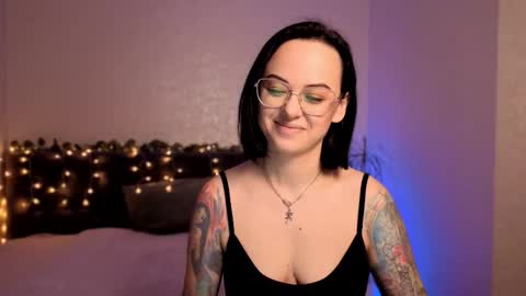 MiraSkyy online show from 12.15.25