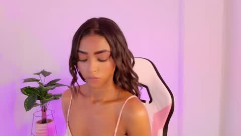 Snapshot of mis_nicole chatting on 11.17.25 Andrea Thanks guys for the support online show from 11.17.25