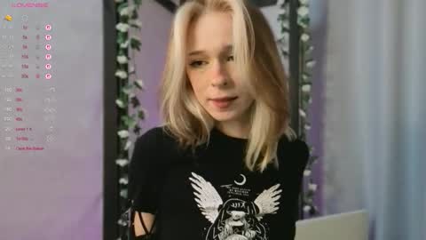 Snapshot of misekiii chatting on 10.24.25 misekiii online show from 10.24.25