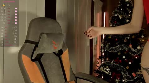 Snapshot of misekiii chatting on 12.17.25 misekiii online show from 12.17.25