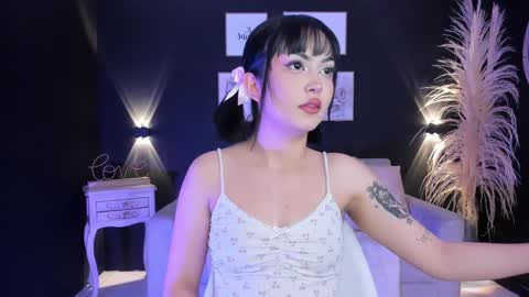 Snapshot of mishanabi_ chatting on 10.13.25 Misha online show from 10.13.25