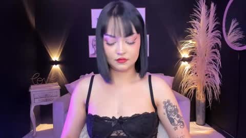 Snapshot of mishanabi_ chatting on 10.16.25 Misha online show from 10.16.25