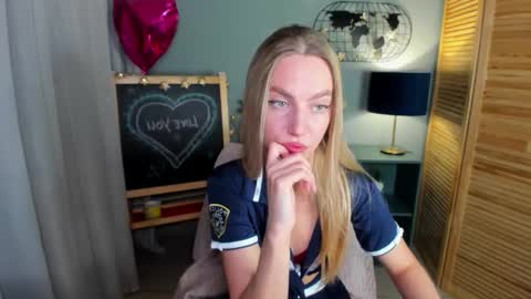 Snapshot of mishapallmer chatting on 10.06.25 mishapallmer online show from 10.06.25