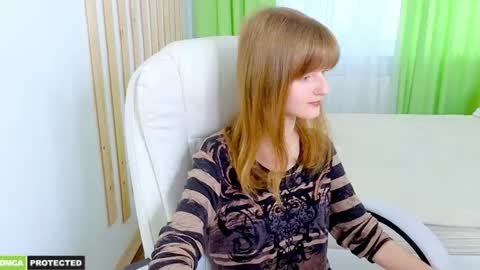 Snapshot of miss___alisa chatting on 05.17.26 Alisa NONNUDE online show from 05.17.26