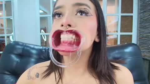 Snapshot of miss___sabrina chatting on 12.22.25 Sabrina online show from 12.22.25