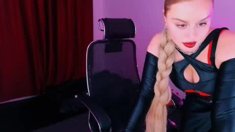 miss_alice_silver online show from 11.30.25