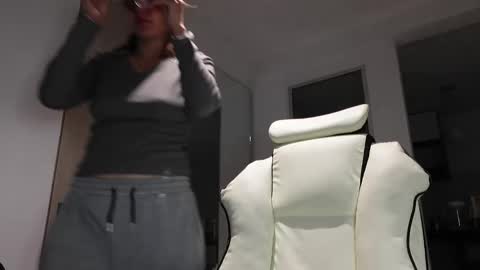 miss_ann_1 online show from 05.04.26