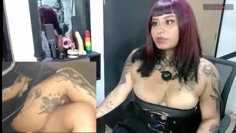 Snapshot of miss_clover chatting on 09.11.25 miss_clover online show from 09.11.25