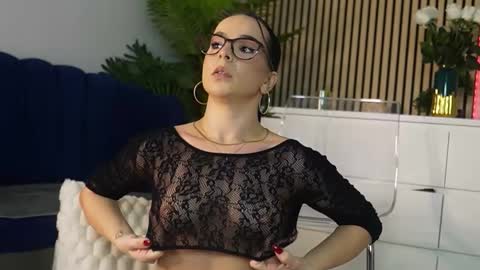 Snapshot of miss_denisse chatting on 11.18.25 Denise online show from 11.18.25