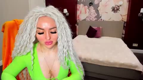 miss_kiten online show from 09.11.25