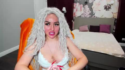 miss_kiten online show from 09.17.25