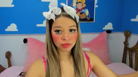 Snapshot of miss_lucyla chatting on 10.17.25 miss_lucyla online show from 10.17.25