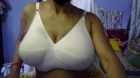 Snapshot of miss_mahi69 chatting on 07.21.26 Mahi online show from 07.21.26