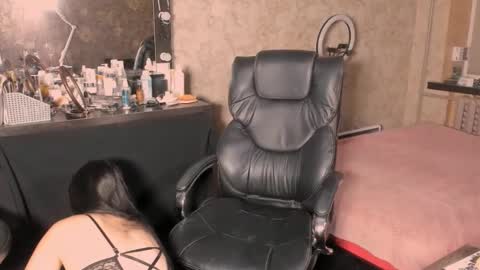 Snapshot of miss_poison chatting on 10.31.25 Leya online show from 10.31.25