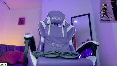 Snapshot of miss_scarllet chatting on 06.12.26 100 thumbs up online show from 06.12.26
