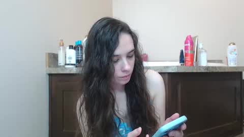 Snapshot of miss_sunshine01 chatting on 01.19.25 Bella online show from 01.19.25