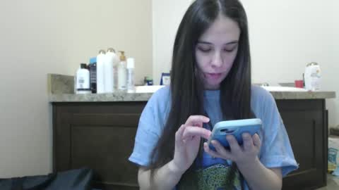 Snapshot of miss_sunshine01 chatting on 01.28.25 Bella online show from 01.28.25