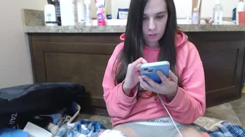 Snapshot of miss_sunshine01 chatting on 02.04.25 Bella online show from 02.04.25