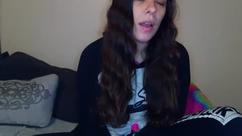 Snapshot of miss_sunshine01 chatting on 09.25.25 Bella online show from 09.25.25